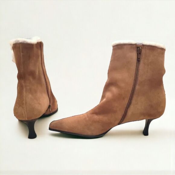 Stuart Weitzman Y2K GIngerbread Girl Style Suede Fur-lined Pointed Toe Boots - Picture 3 of 9